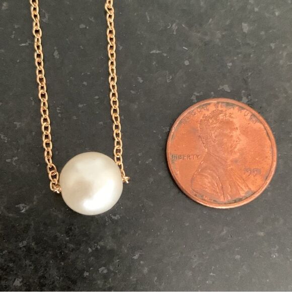 Single Floating Faux Pearl Necklace with Gold Chain – Minimalist, Great Gift NEW - Picture 6 of 9